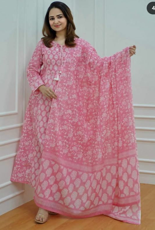 Outstanding look,beautiful cotton kurta .