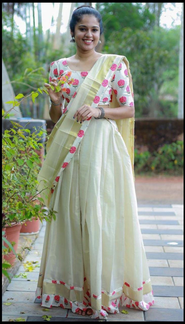 Feeling pretty vibes Onam . @shradha_davis set and mundu and my pure  handloom saree ❤️ from @handloom_kuthambully_sarees . #onamission… |  Instagram